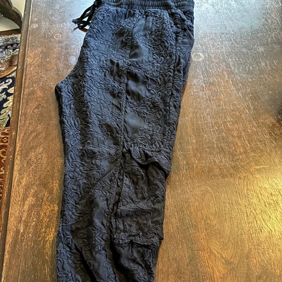 JOHNNY WAS CROPPED EMBROIDERED CARGO JOGGER PANTS - SZ XL - EUC - Picture 5 of 13